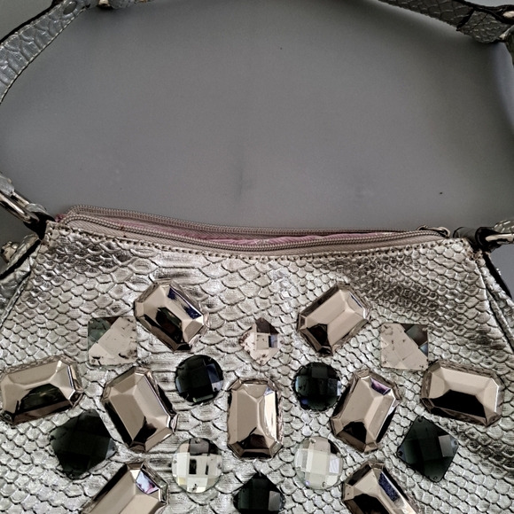 Kathy Van Zeeland - Picture 1 of 5